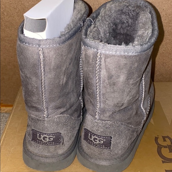 Gray worn UGGS size 4 - Picture 3 of 3